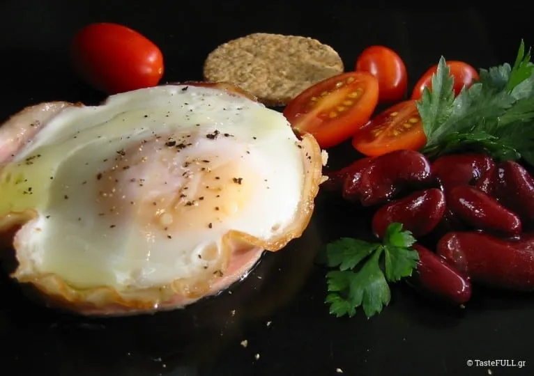 Αυγά με μπέικον γιορτινά - μάτια ή ομελέτα
