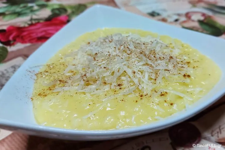 Σούπα αυγολέμονο με τυρί και κανέλα
