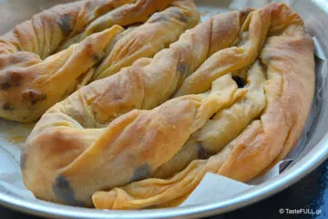 Πίτα με σταφίδες από Ελένη Καραγιάννη