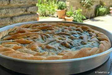 Πίτα με ξερά τσουκνίδια