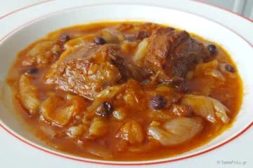 Μοσχάρι στιφάδο με σταφίδες