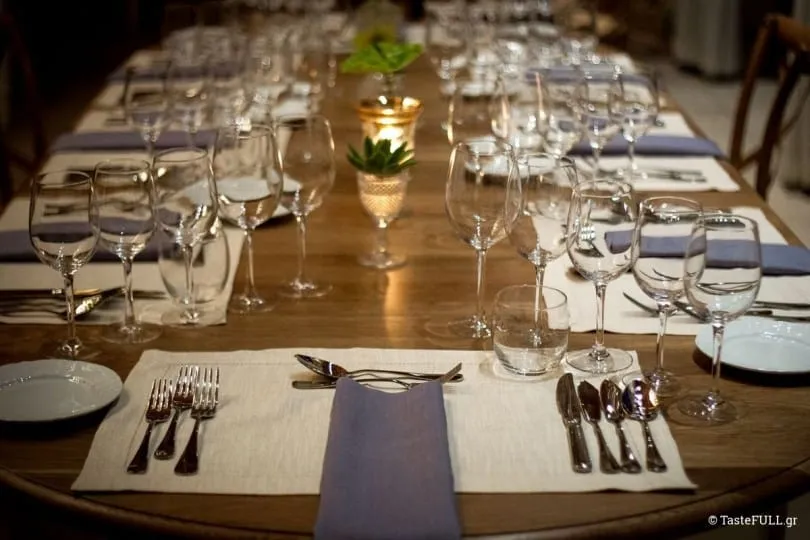 table-set-pyrgos-petreza